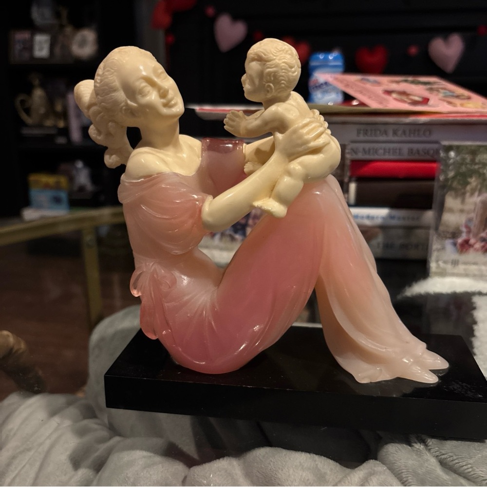The Bianchi Italian Woman and Child Figurine is an original post-1940